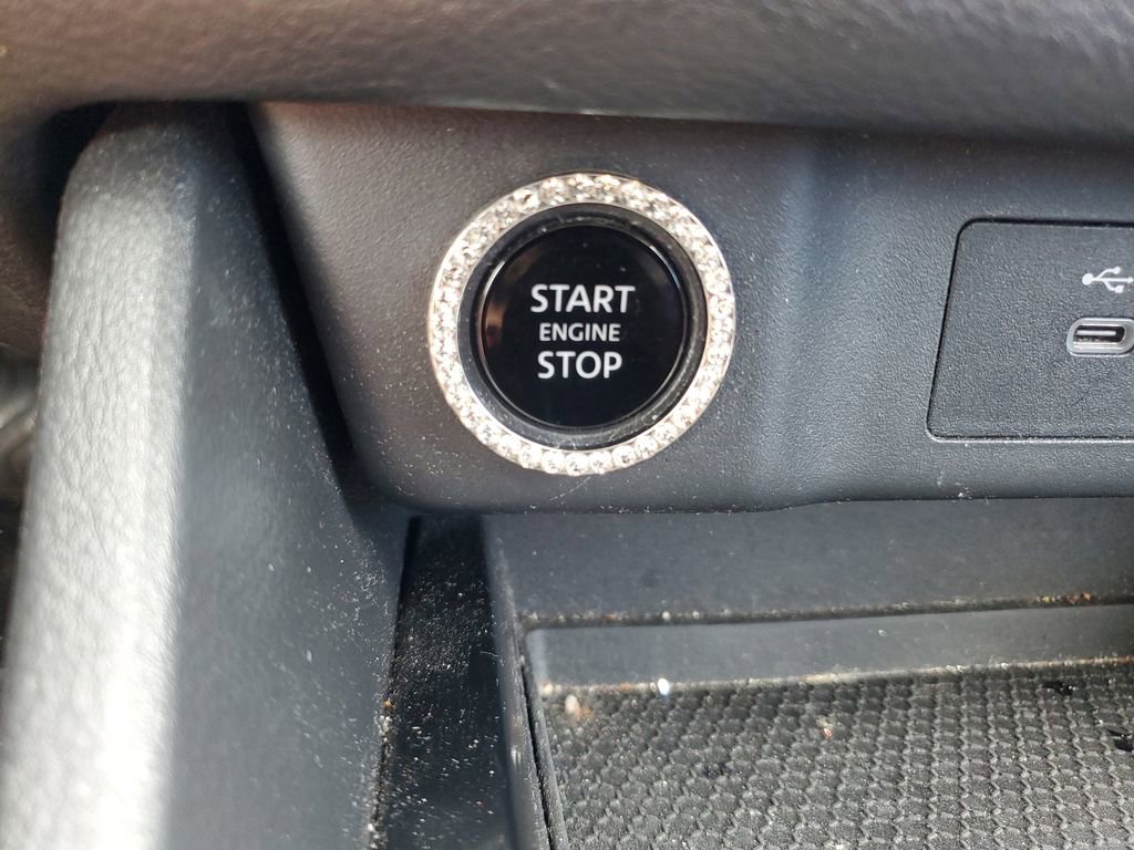 Used 2024 Nissan Rogue SV image 32