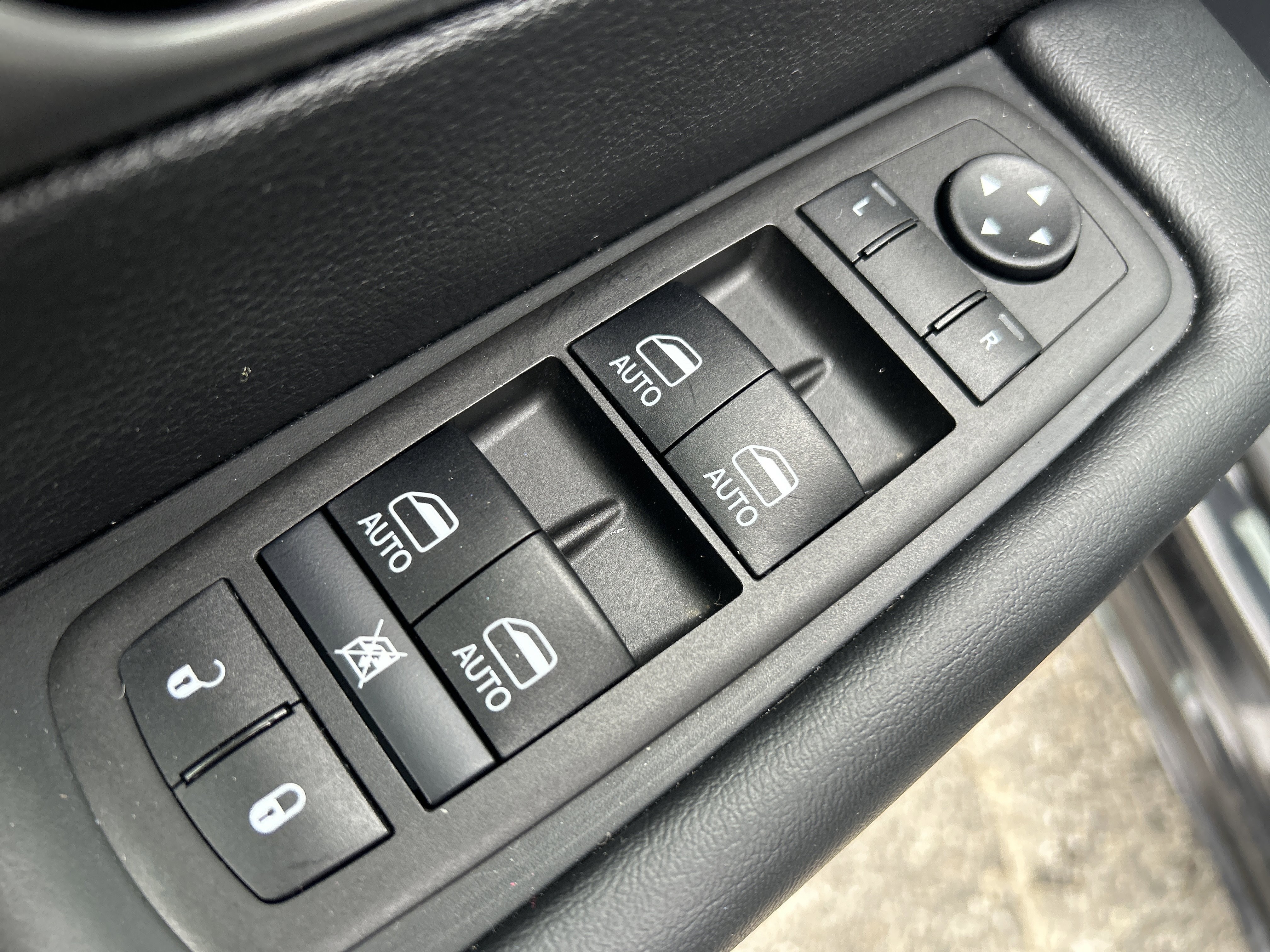 Used 2025 Chrysler Pacifica Select FWD image 21