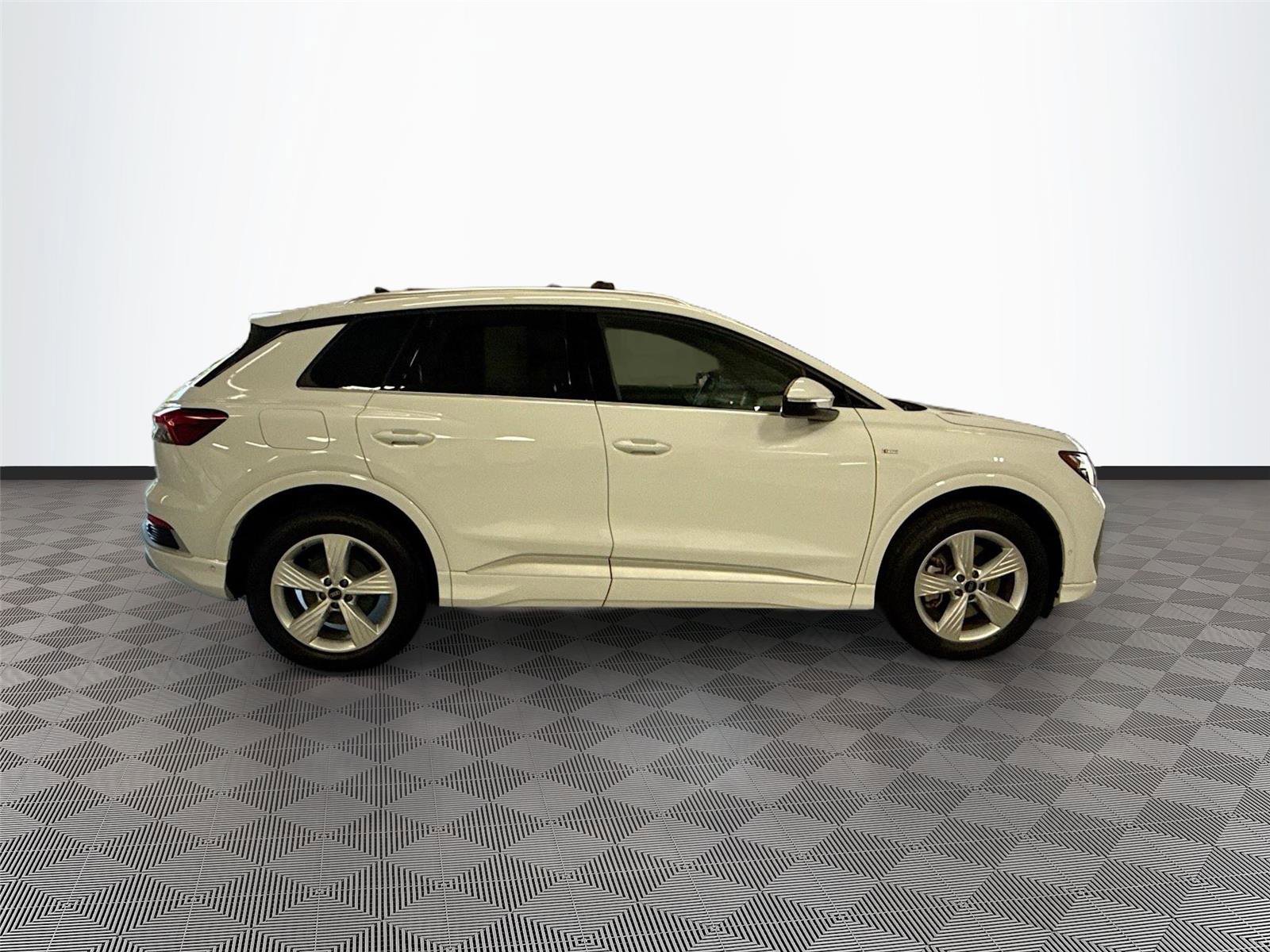 Used 2023 Audi Q4 e-tron Premium Plus w/ Premium Plus AWD/4WD image 8