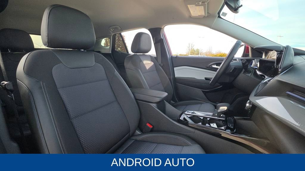Used 2025 Chevrolet Trax LT w/ LT Convenience Package image 13