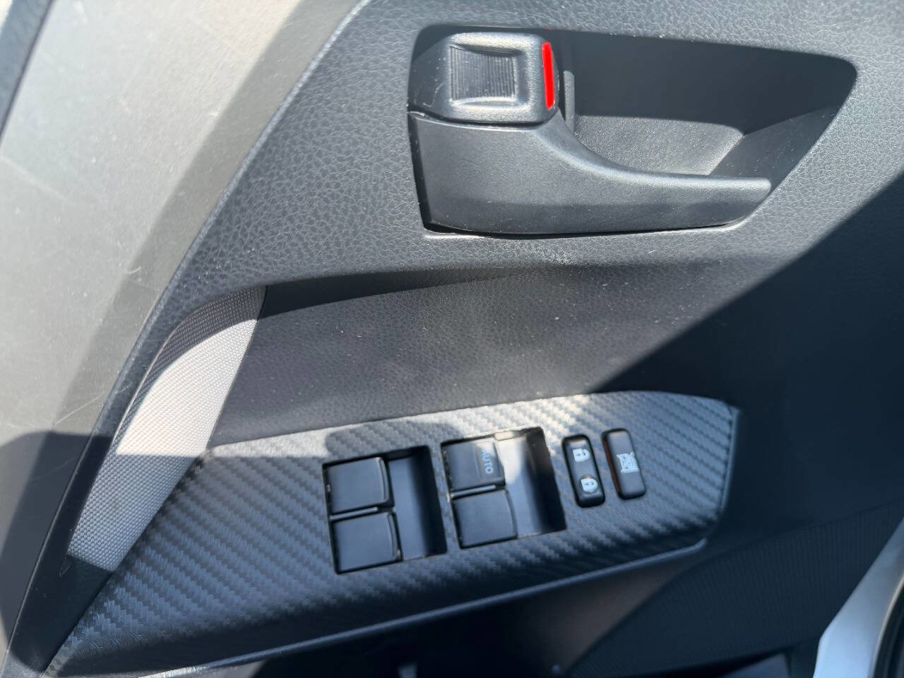 Used 2013 Toyota RAV4 LE AWD/4WD image 19