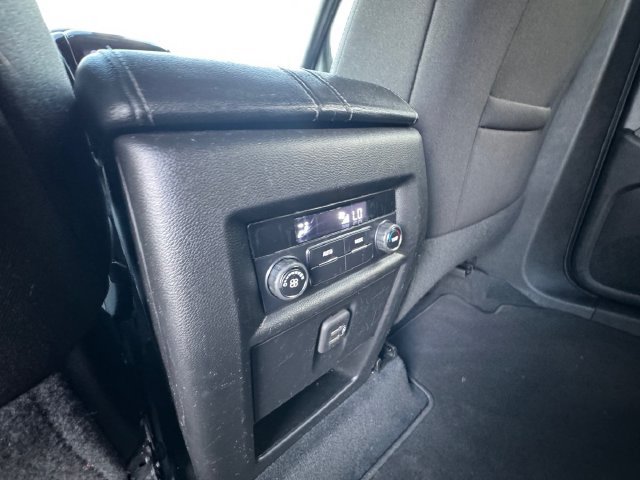Used 2023 Chevrolet Traverse LT FWD image 30