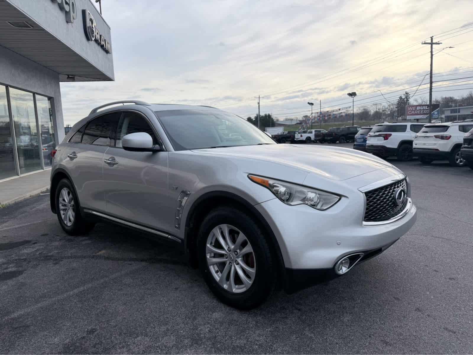 Used 2017 INFINITI QX70 AWD w/ Premium Package image 5