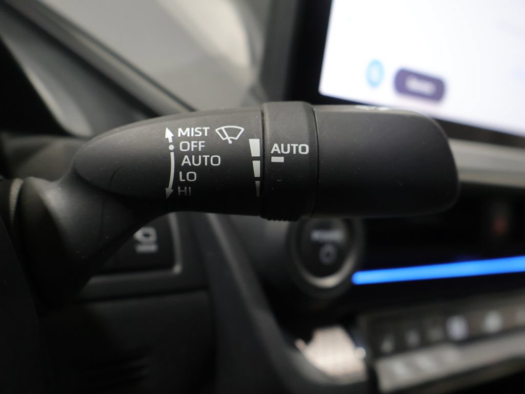 Used 2024 Toyota Prius Limited w/ Limited Premium Package FWD image 39