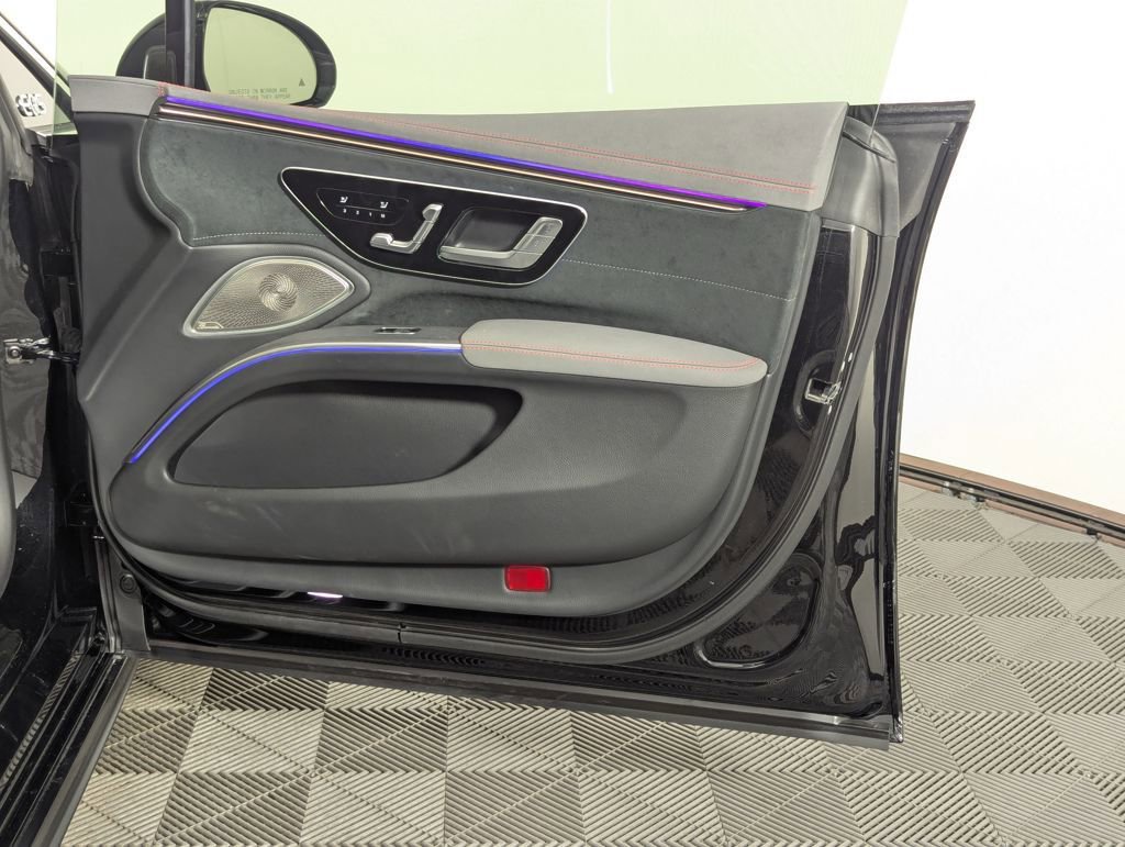 Used 2022 Mercedes-Benz EQS 580 4MATIC Sedan image 48