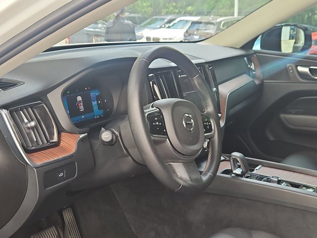 Used 2024 Volvo XC60 B5 Plus image 10