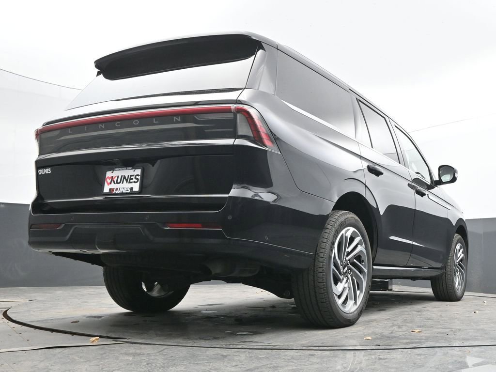 Used 2025 Lincoln Navigator Reserve image 52