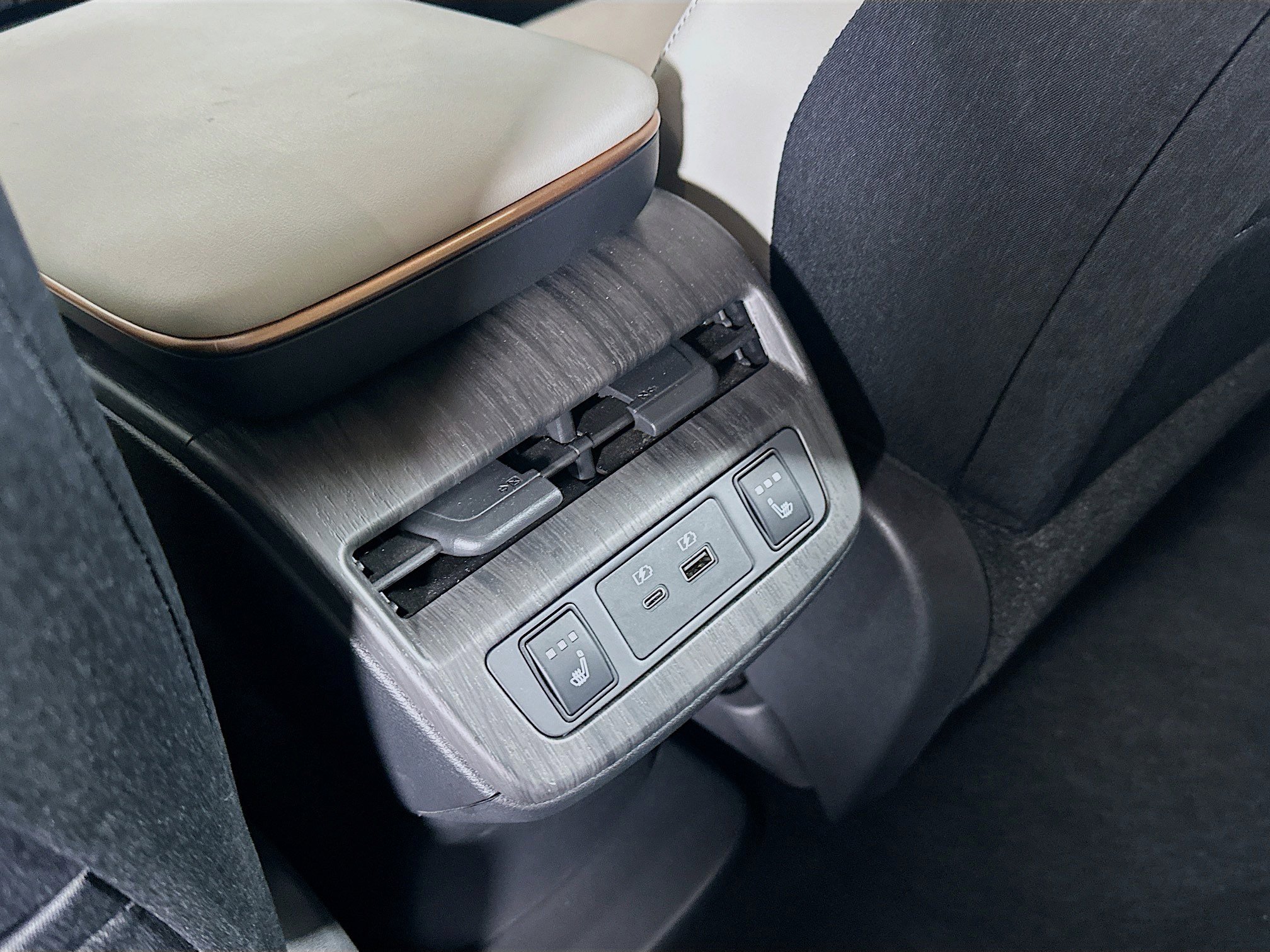 Used 2024 Nissan Ariya FWD image 27