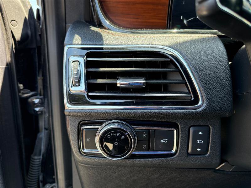Used 2020 Lincoln Navigator Reserve w/ Luxury Package RWD image 37