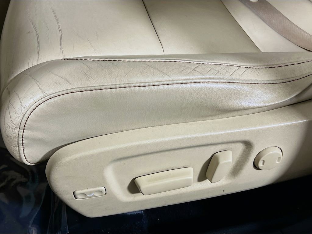 Used 2014 Toyota Highlander XLE image 18