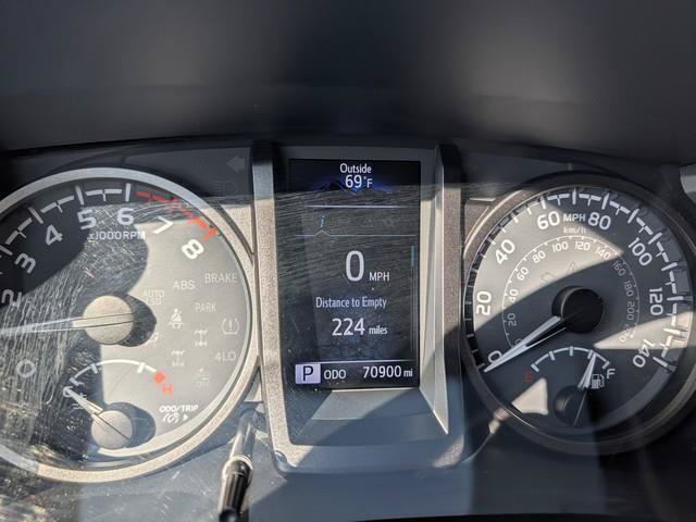 Used 2022 Toyota Tacoma TRD Off-Road AWD/4WD image 12