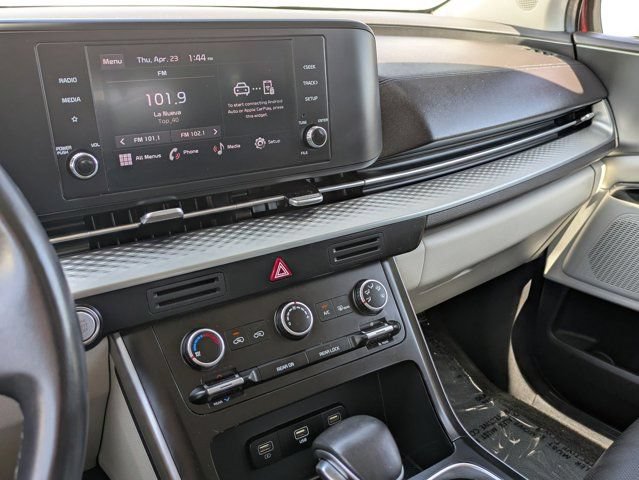 Used 2023 Kia Carnival LX FWD image 15