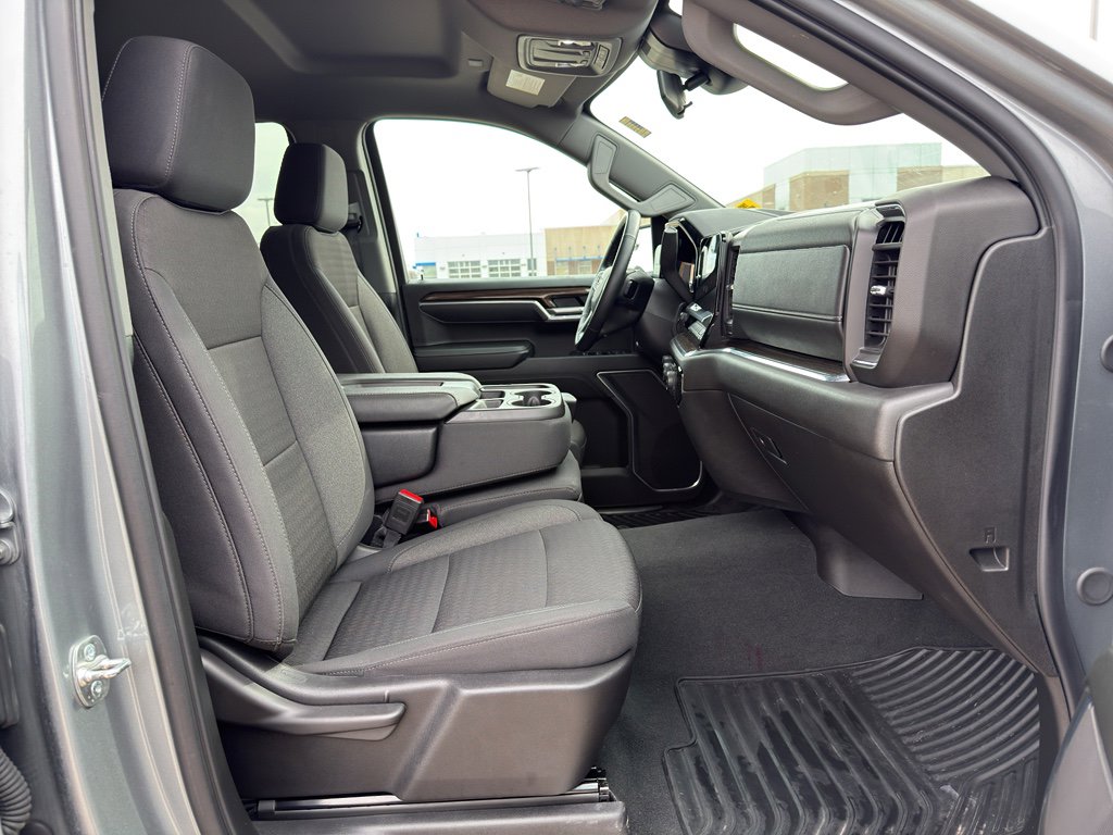 Used 2025 Chevrolet Silverado 1500 LT AWD/4WD image 46