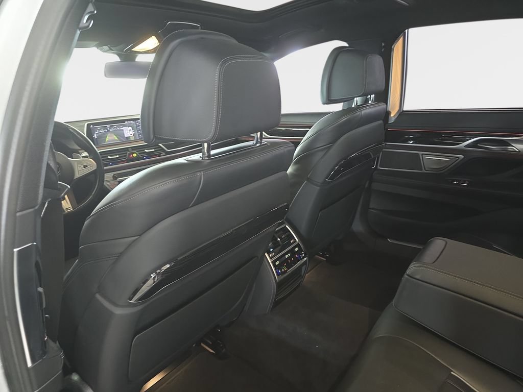 Used 2021 BMW 750i xDrive w/ Executive Package AWD/4WD image 12