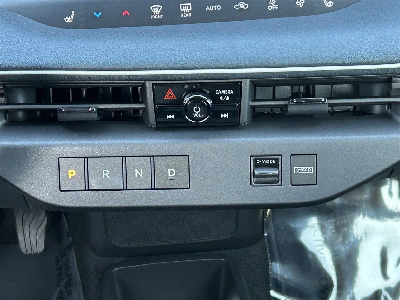 New 2026 Nissan Leaf SV+ w/ Illuminated Package FWD image 19