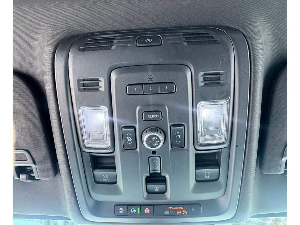 Used 2023 GMC Yukon Denali Ultimate AWD/4WD image 17