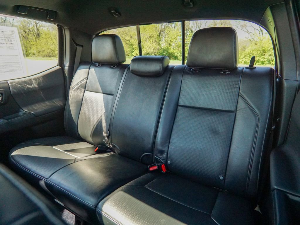 Used 2022 Toyota Tacoma TRD Off-Road w/ TRD Premium Off Road Package AWD/4WD image 33