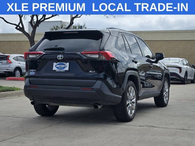 Used 2019 Toyota RAV4 XLE Premium FWD image 8