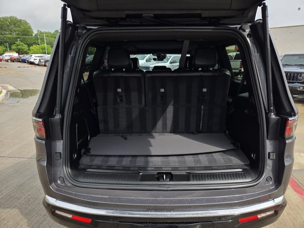 Used 2023 Jeep Wagoneer 4WD w/ Premium Group I image 16