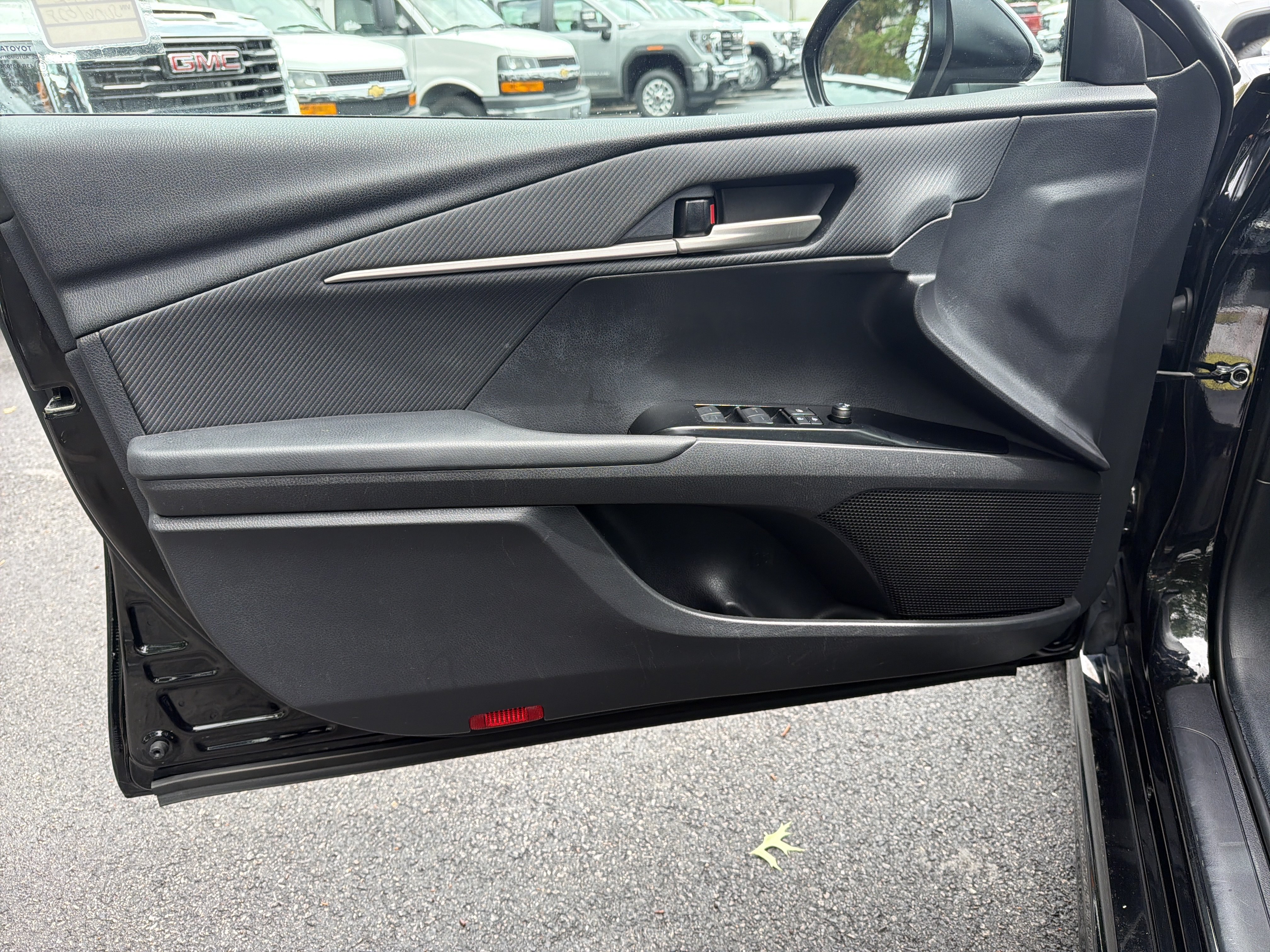 Used 2025 Toyota Camry SE FWD image 14