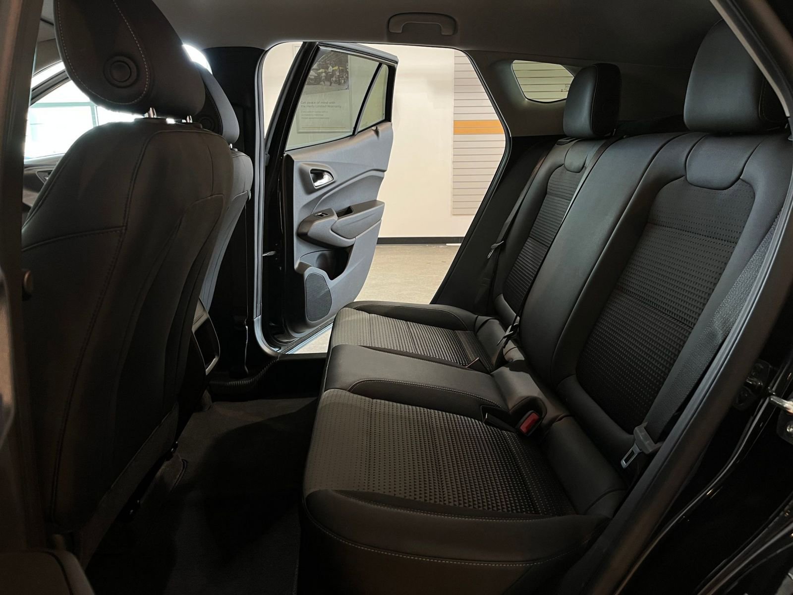 Used 2025 Chevrolet Trax LT w/ LT Convenience Package image 24