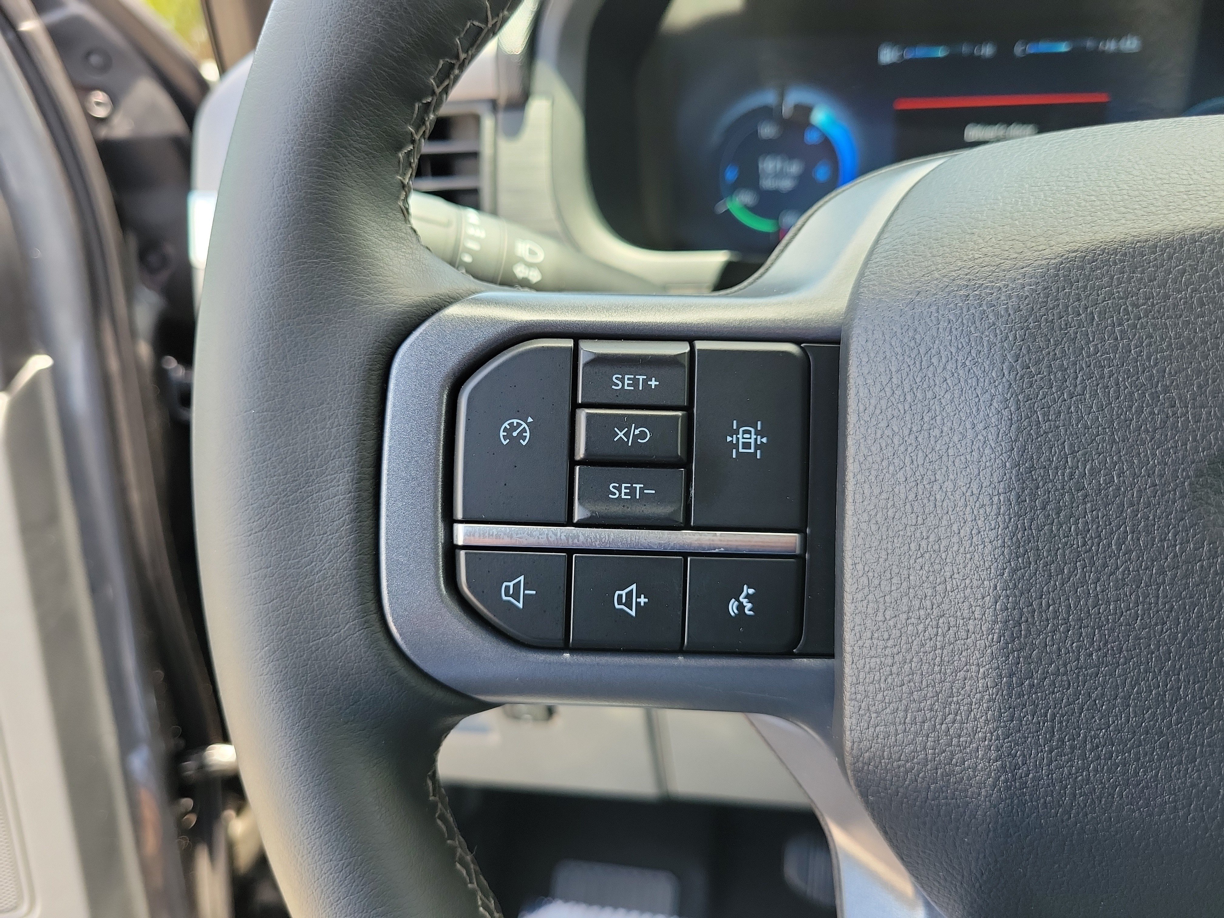 Used 2025 Ford F150 Lightning XLT AWD/4WD image 26