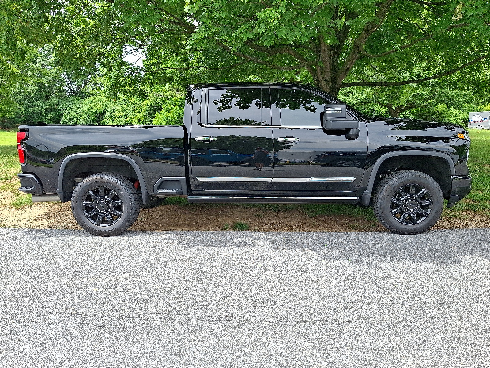 Used 2025 Chevrolet Silverado 2500 High Country w/ High Country Premium Package AWD/4WD image 7