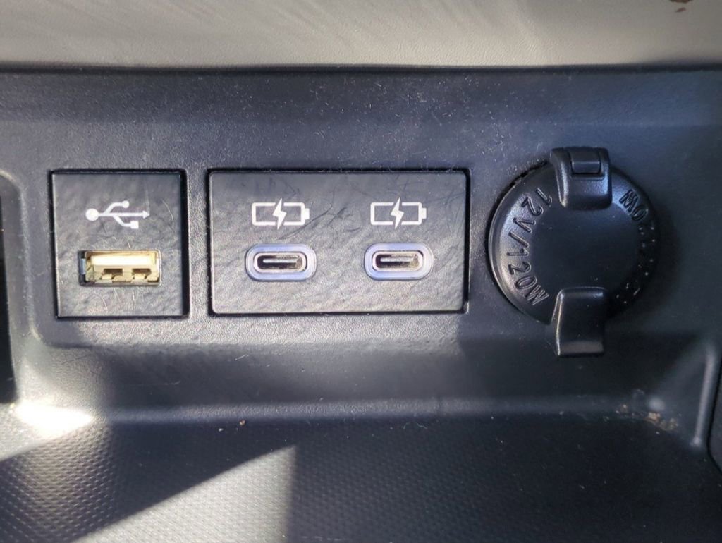 Used 2022 Toyota Highlander Platinum image 26