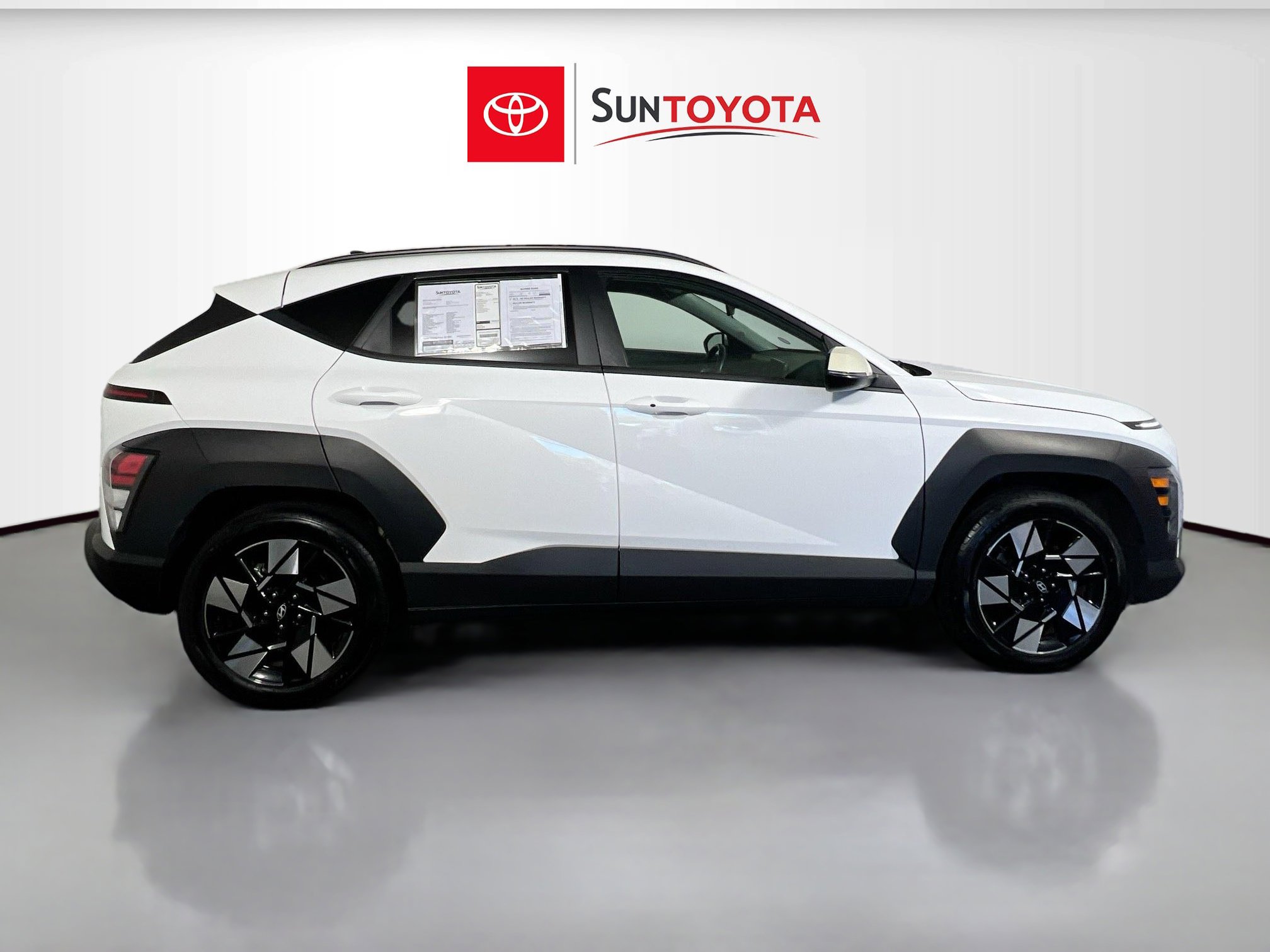 Used 2024 Hyundai Kona SEL FWD image 2