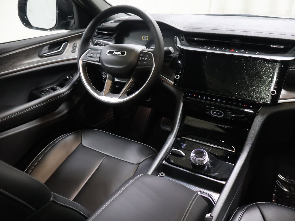 New 2027 Jeep Grand Cherokee Limited AWD/4WD image 19