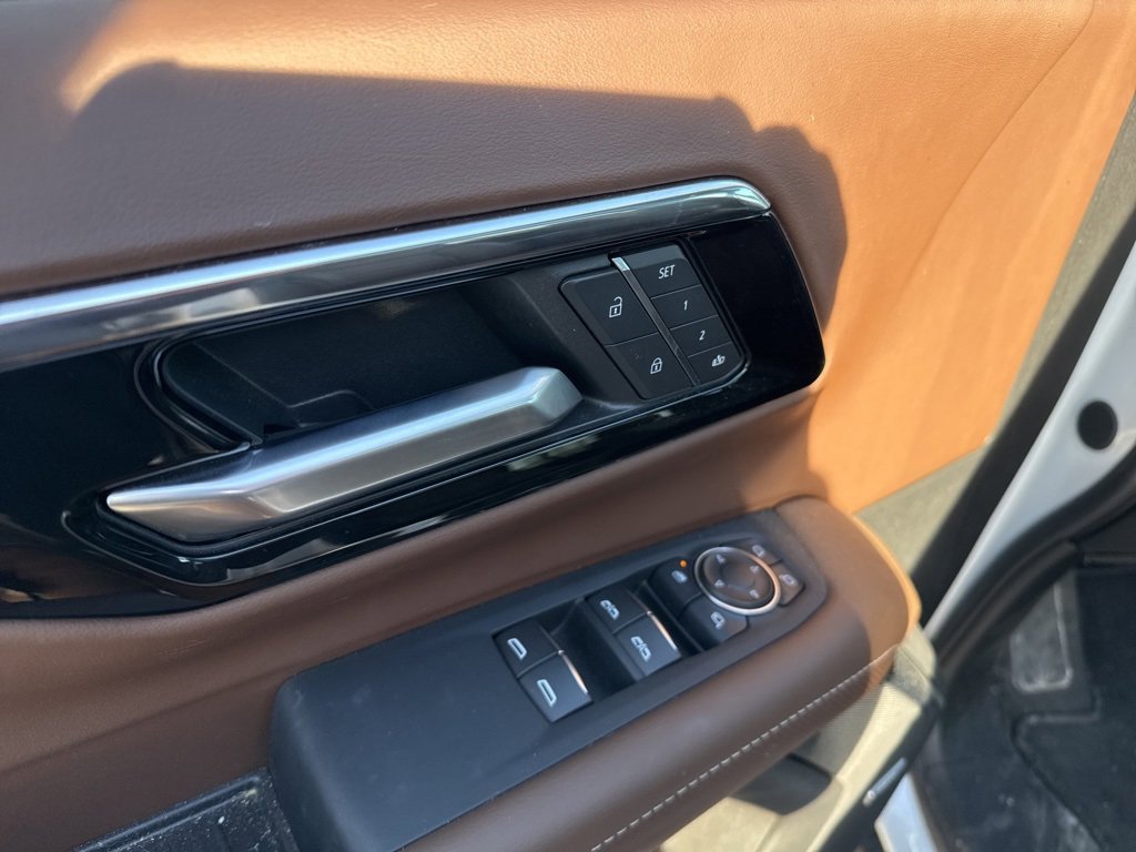 Used 2025 Chevrolet Tahoe High Country w/ Sun And Tow Package image 9