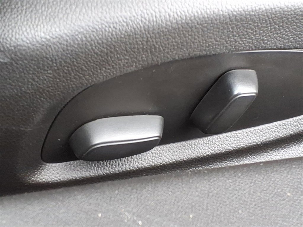 Used 2023 Chevrolet Camaro LT image 9