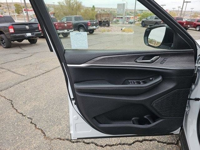 New 2023 Jeep Grand Cherokee L Limited AWD/4WD image 11