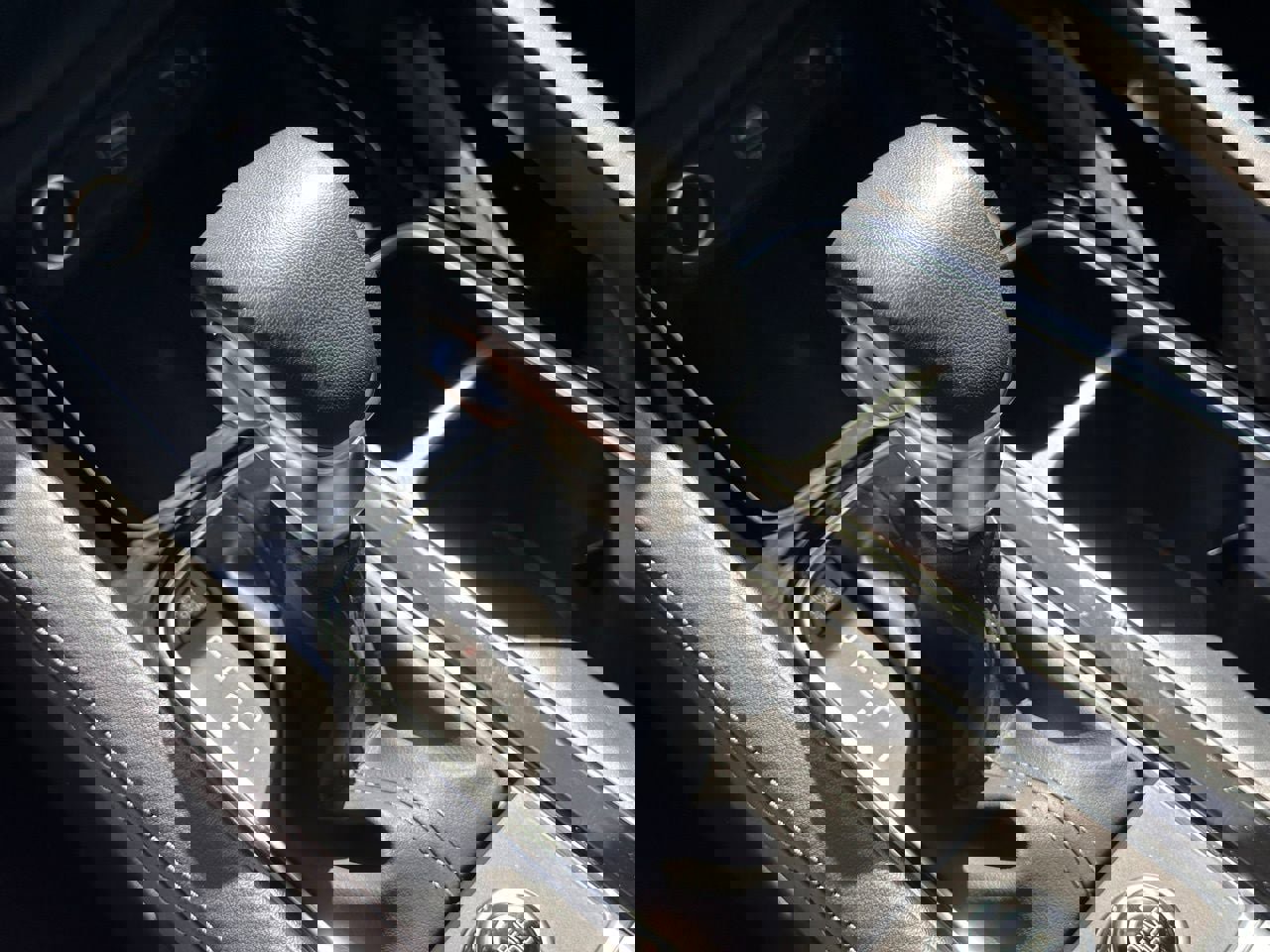 Used 2025 Kia Telluride EX w/ EX Captain's Chair Package image 37