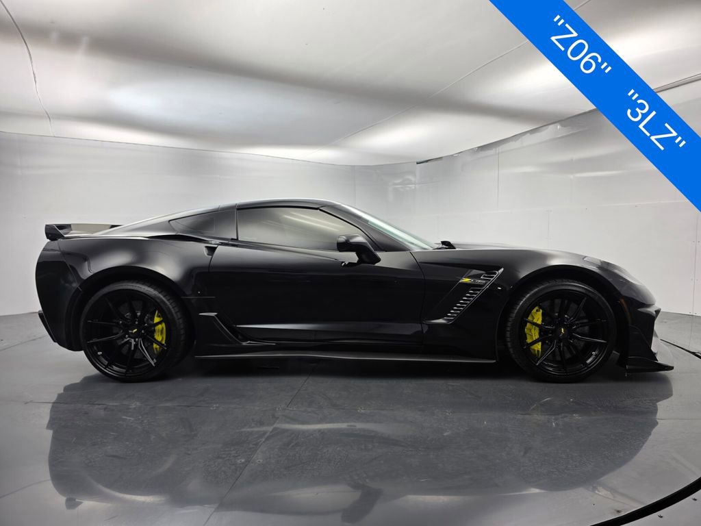 Used 2015 Chevrolet Corvette Z06 w/ 3LZ Preferred Equipment Group RWD image 3