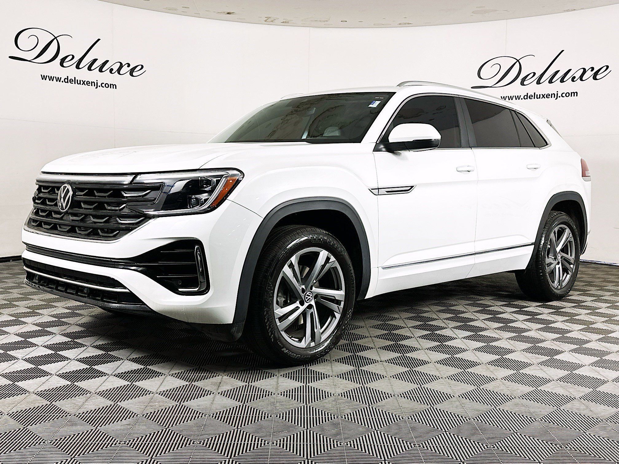 Used 2024 Volkswagen Atlas Cross Sport SEL R-Line AWD/4WD image 3