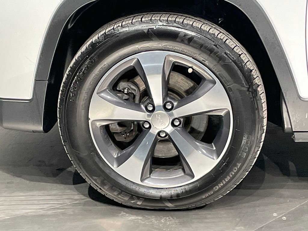 Used 2019 Jeep Cherokee Limited AWD/4WD image 35