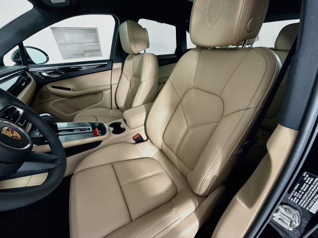New 2026 Porsche Macan AWD/4WD image 5