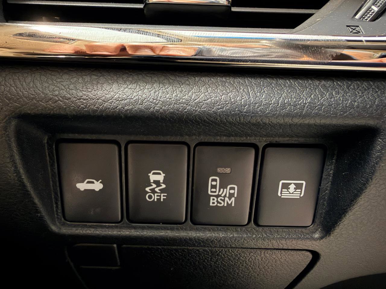 Used 2015 Toyota Avalon Limited FWD image 32