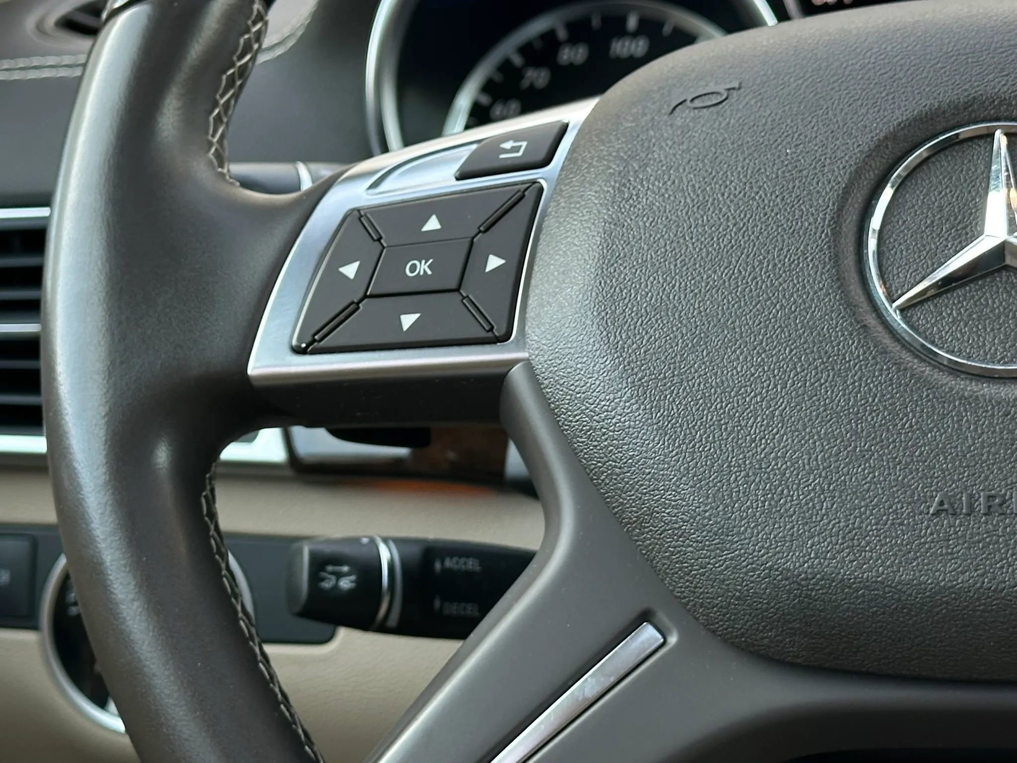 Used 2015 Mercedes-Benz GL 550 4MATIC image 34