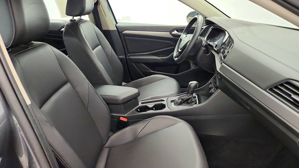 Used 2020 Volkswagen Jetta SE w/ SE Cold Weather Package FWD image 22