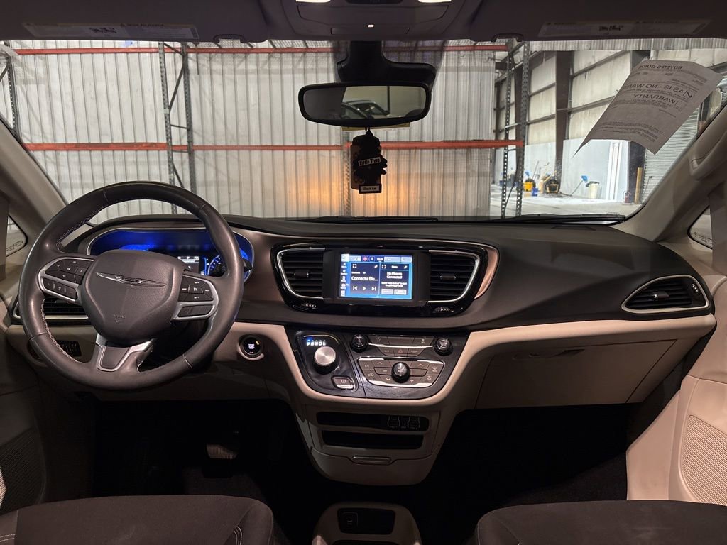 Used 2023 Chrysler Voyager LX image 20