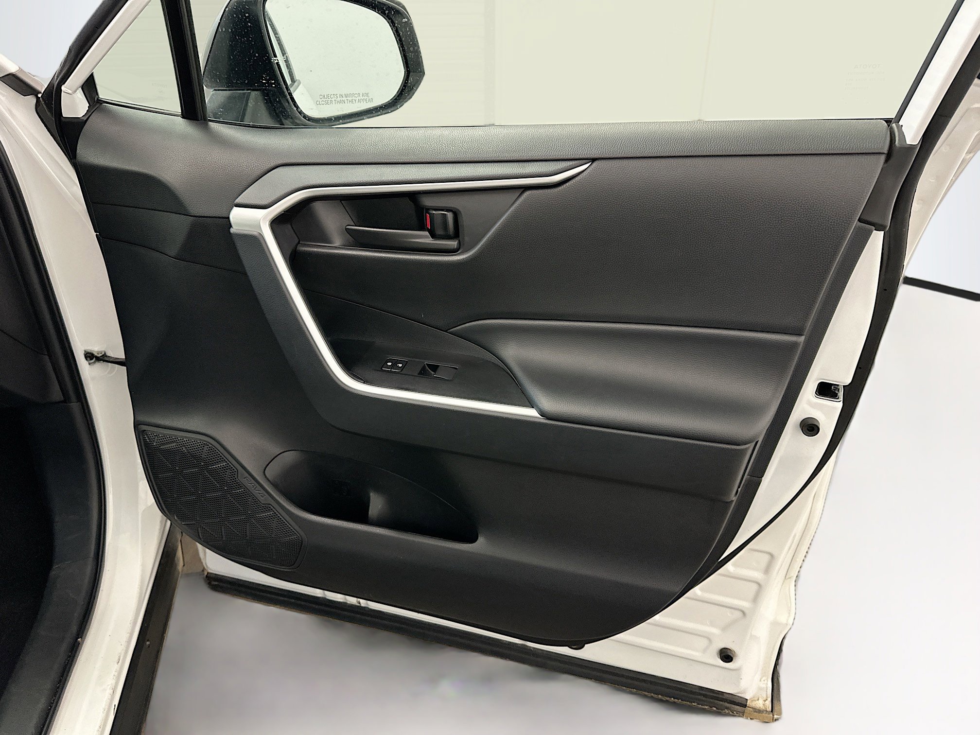 Used 2025 Toyota RAV4 LE image 33