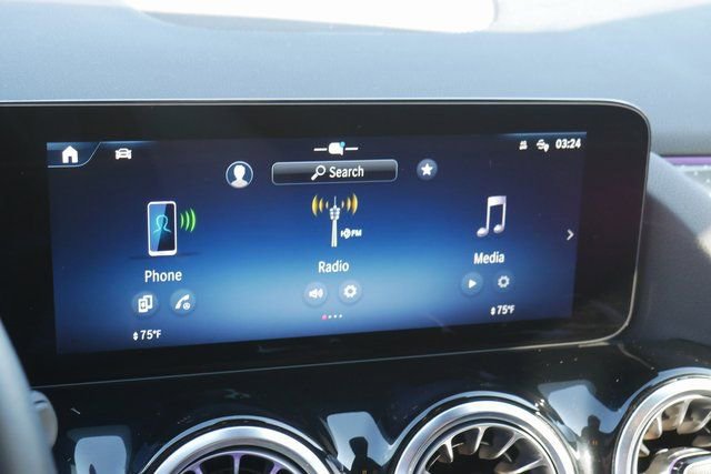 Used 2025 Mercedes-Benz GLA 250 4MATIC image 19