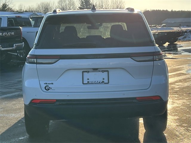 New 2025 Jeep Grand Cherokee Altitude image 44