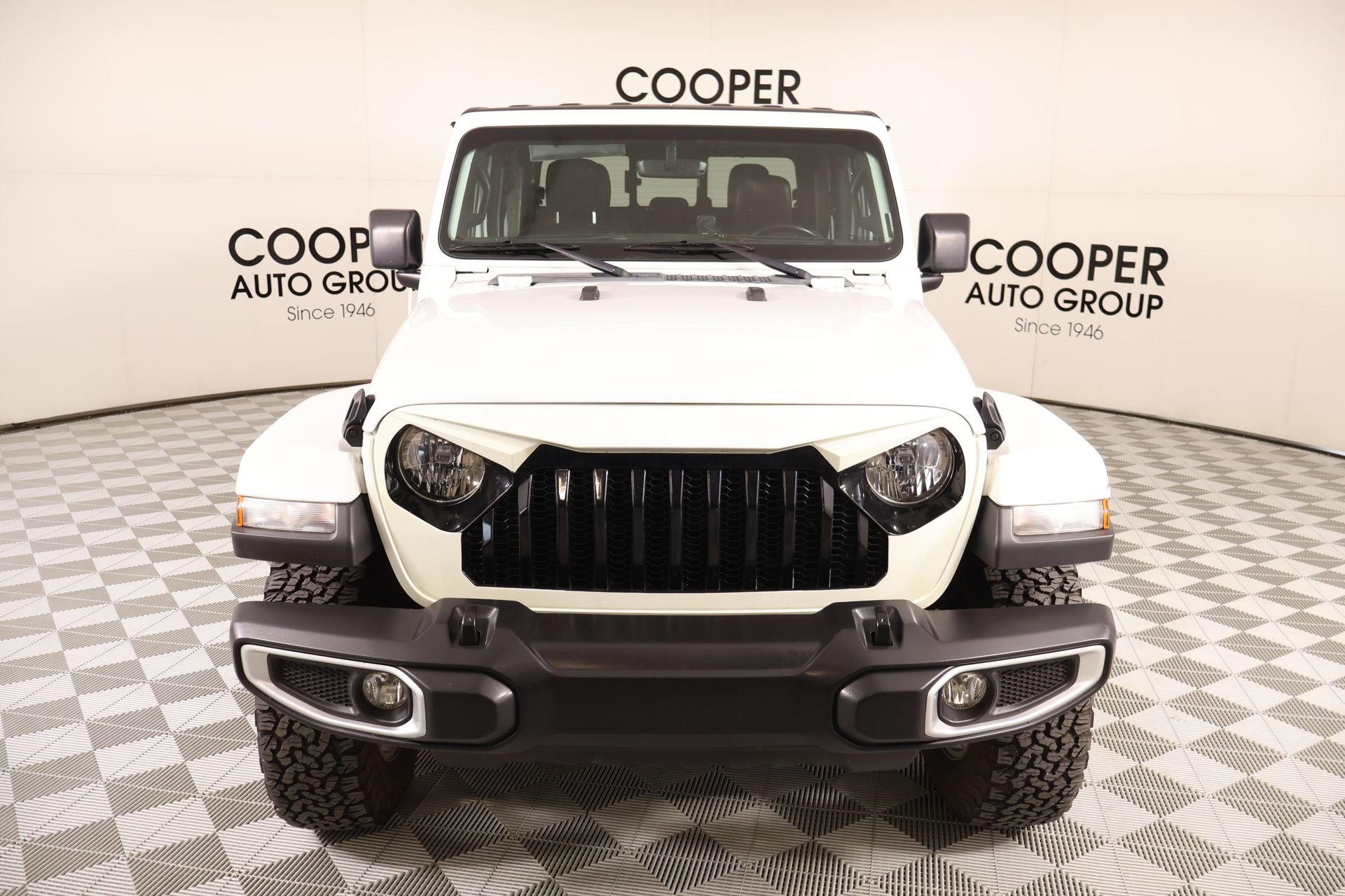 Used 2022 Jeep Gladiator Overland w/ Popular Equipment Package AWD/4WD image 9