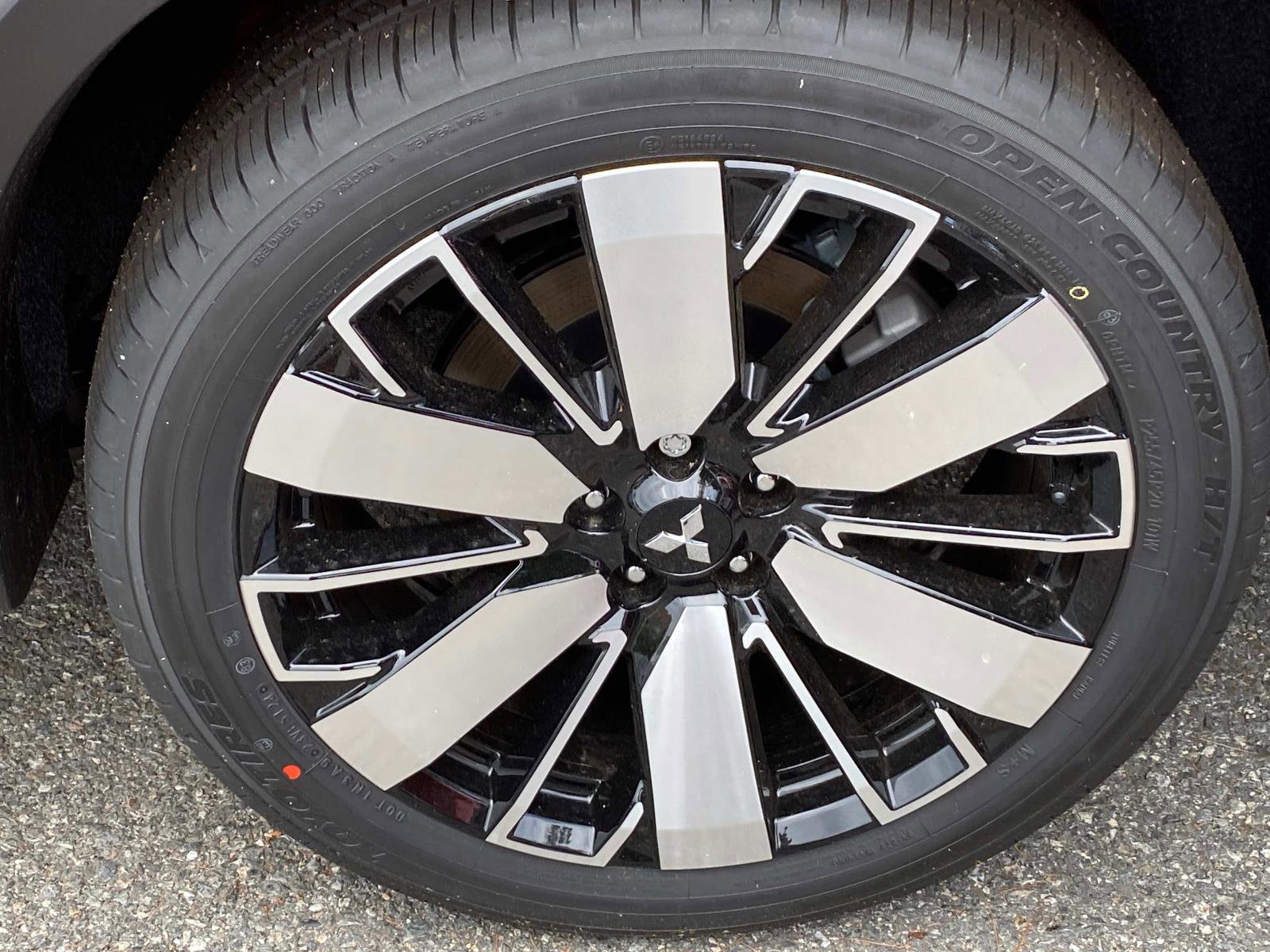 New 2025 Mitsubishi Outlander SEL video 3