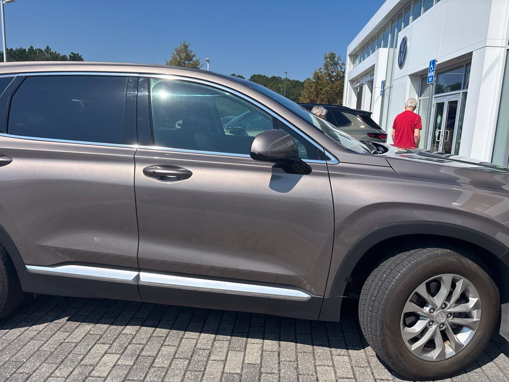 Used 2019 Hyundai Santa Fe SEL FWD image 3