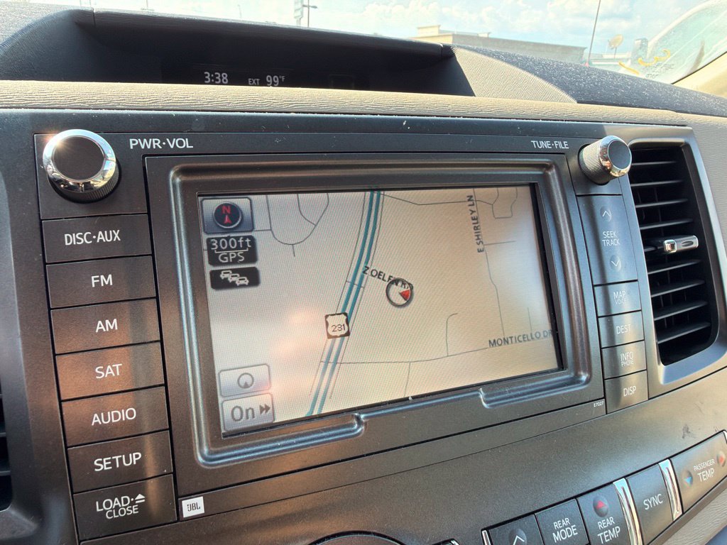 Used 2011 Toyota Sienna XLE w/ Premium Pkg FWD image 19