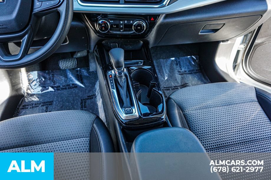 Used 2025 Chevrolet Trax LT FWD image 38